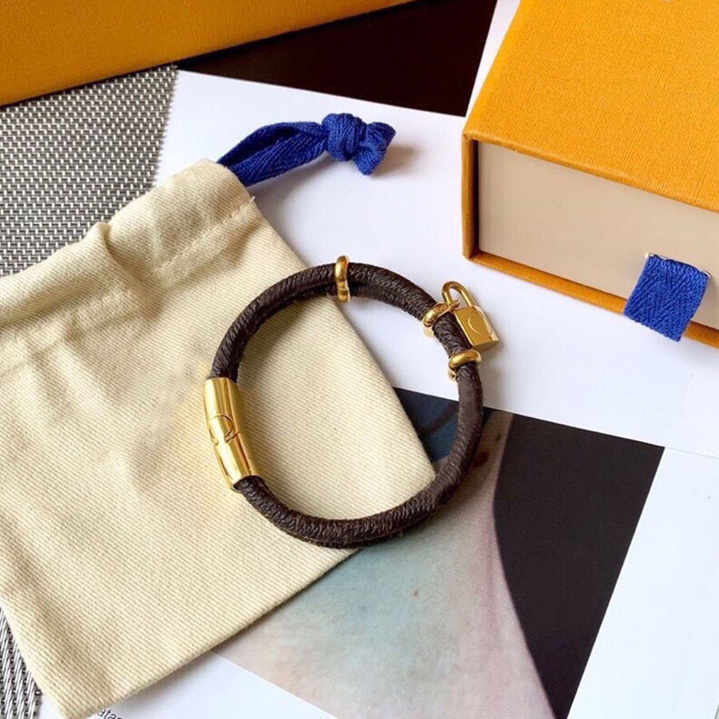 Womens Leather Bracelet Keep It Twice Love Bracelets Gold Buckle Padlock With Letter Flower Couple Women Chain Link 2021, Golden;silver
Womens Leather Bracelet Keep It Twice Love Bracelets Gold Buckle Padlock With Letter Flower Couple Women Chain Link 2021, Golden;silver