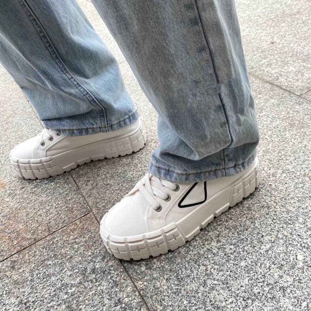 Prad Mens Platform Sneakers Women Classic Diamond Fully White Shoes Top Quality Leather Fashion Platform Shoes Trendy Designer Casual Shoes, Choose the color
Prad Mens Platform Sneakers Women Classic Diamond Fully White Shoes Top Quality Leather Fashion Platform Shoes Trendy Designer Casual Shoes, Choose the color