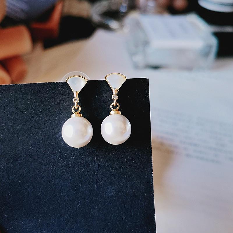 Stud 2021 Korean Exquisite Pearl Small Earrings Fashion Temperament Versatile Women's Jewelry, Golden;silver
Stud 2021 Korean Exquisite Pearl Small Earrings Fashion Temperament Versatile Women's Jewelry, Golden;silver
