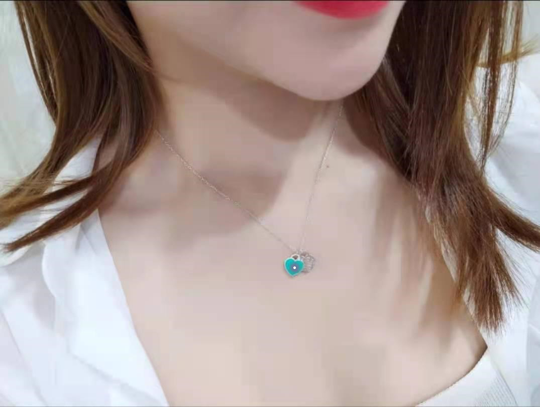 2021 Pendant Necklaces Fashion Necklace for Man Woman Necklaces Jewelry Pendant Highly Quality 4 Model Optional AAAAA
2021 Pendant Necklaces Fashion Necklace for Man Woman Necklaces Jewelry Pendant Highly Quality 4 Model Optional AAAAA