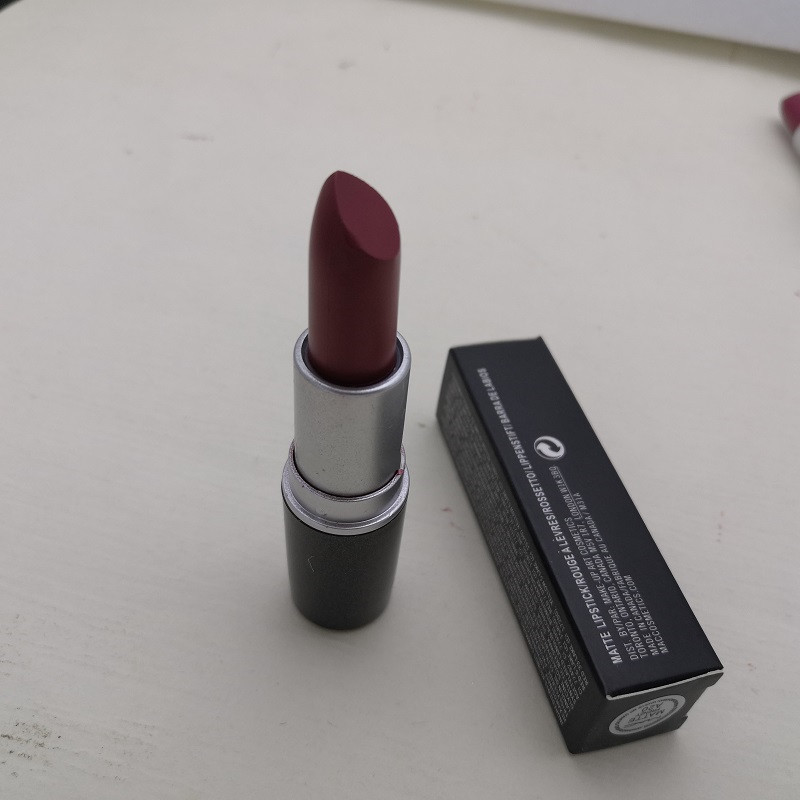 12 Color Collection 3g Matte Lipstick VELVET TEDDY HONEY LOVE BUBBLEGUM CANDY YUM ANGEL MYTH MOCHA + sweet smell, Mixed color
12 Color Collection 3g Matte Lipstick VELVET TEDDY HONEY LOVE BUBBLEGUM CANDY YUM ANGEL MYTH MOCHA + sweet smell, Mixed color