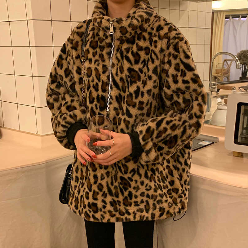 Winter loose retro leopard print plush padded pullover sweater women plus velvet warm jacket 210910
