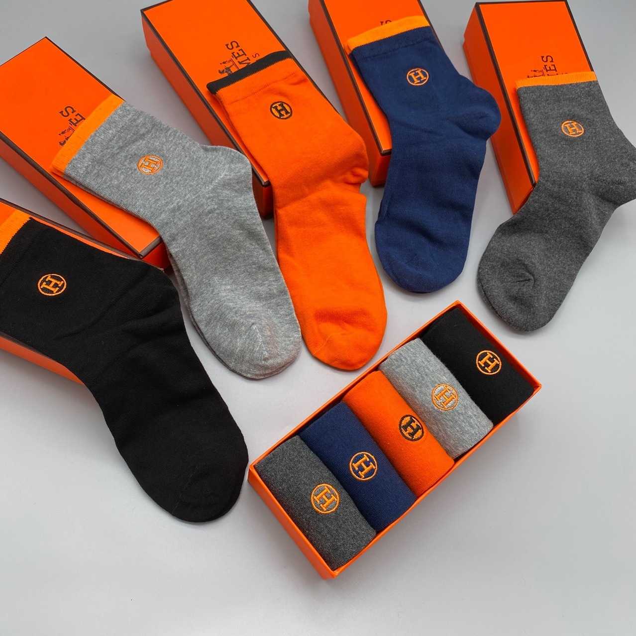 01 Sock embroidered letter medium tube tide brand H home odor proof boxed business casual socks, Silver
01 Sock embroidered letter medium tube tide brand H home odor proof boxed business casual socks, Silver