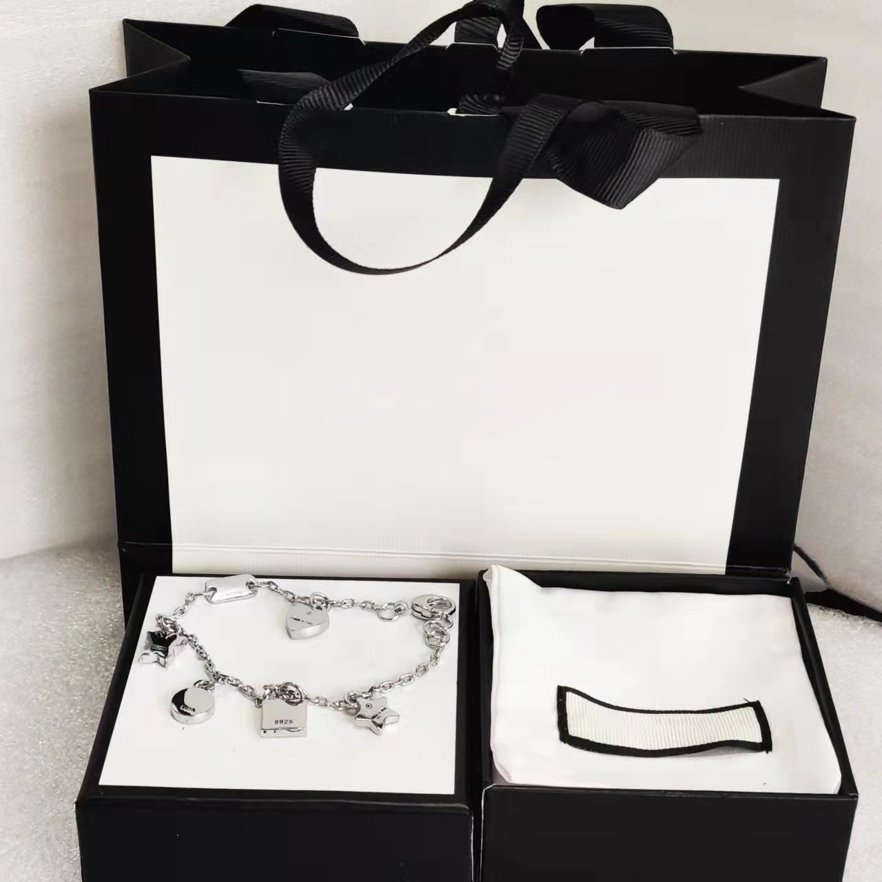 High Quality Designer Bracelet Chain SilverStar Gift Butterfly Bracelets Top Chains Fashion Jewelry Supply
High Quality Designer Bracelet Chain SilverStar Gift Butterfly Bracelets Top Chains Fashion Jewelry Supply