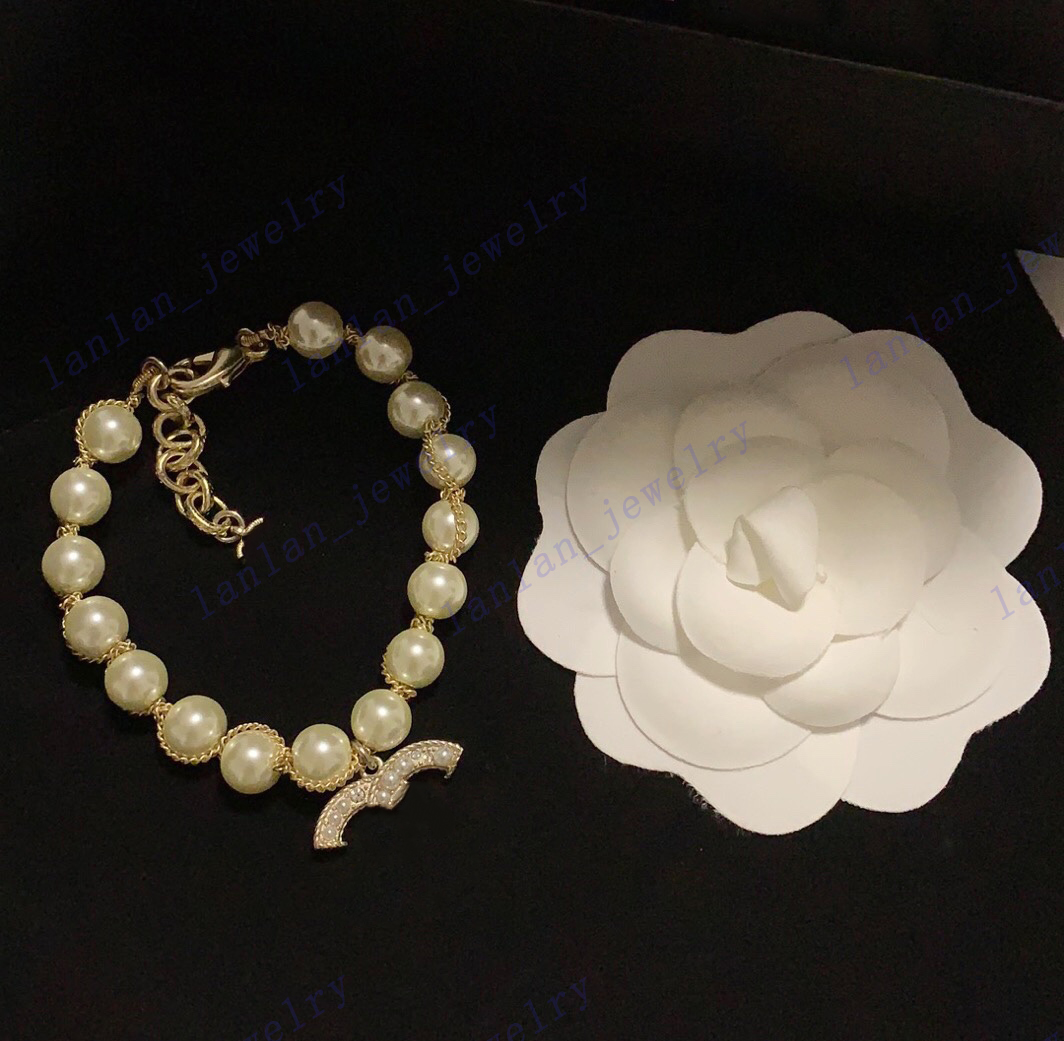 Designer Bracelets Pearl Weave Bracelet Brass Material Classic Letter Logo Luxury Jewelry Wholesale With Box L-C05, Golden;silver
Designer Bracelets Pearl Weave Bracelet Brass Material Classic Letter Logo Luxury Jewelry Wholesale With Box L-C05, Golden;silver