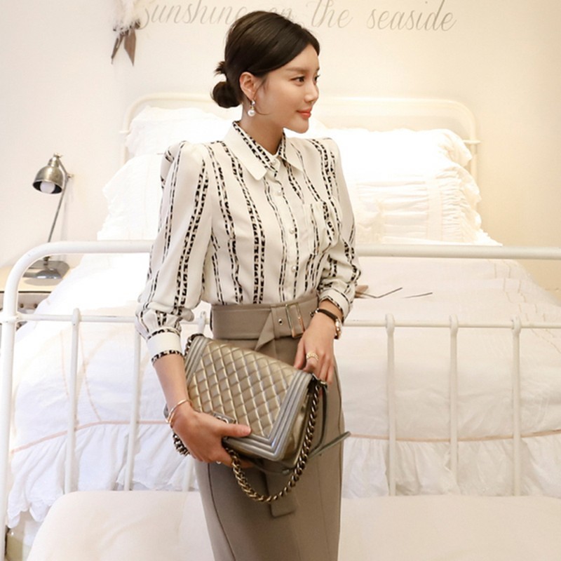 Elegant Spring Office Lady 2 Piece Set Women chiffon long sleeve shirt + Bodycon Slim Midi skirts Women Fashion Vestido Suits 210518, Picture color
Elegant Spring Office Lady 2 Piece Set Women chiffon long sleeve shirt + Bodycon Slim Midi skirts Women Fashion Vestido Suits 210518, Picture color