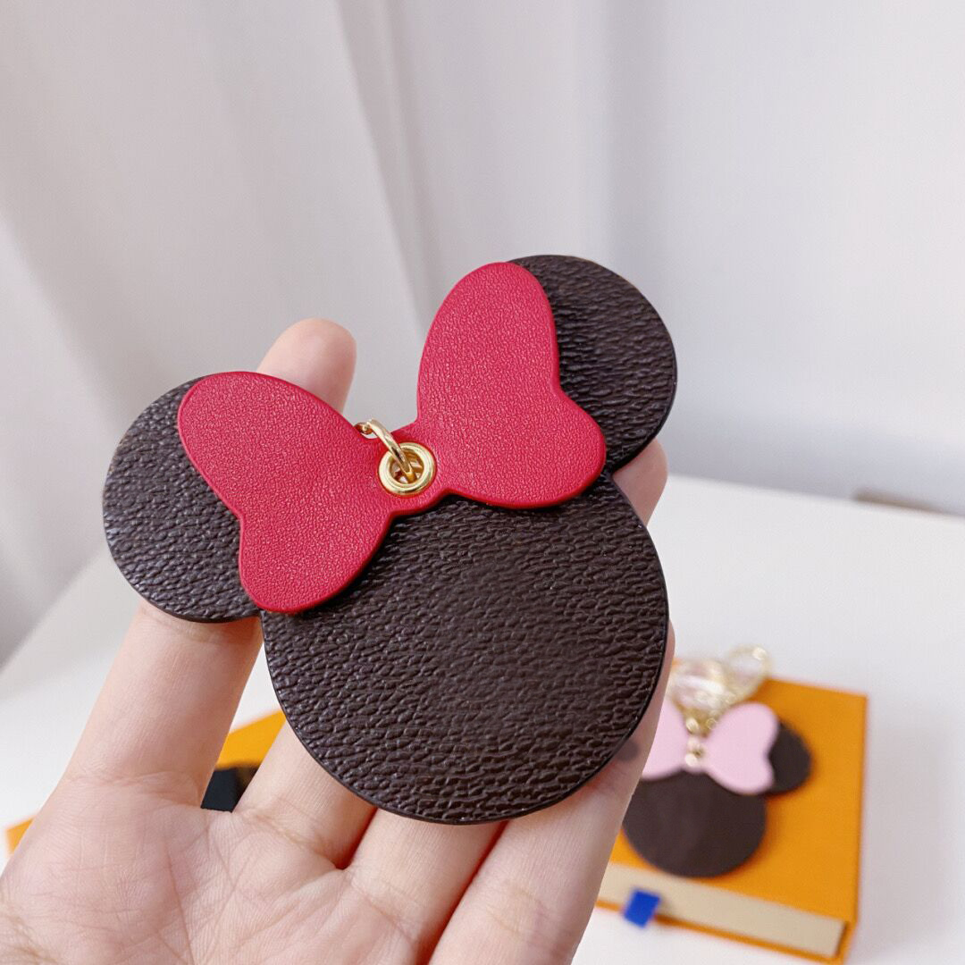 Luxury Brown Spots Square Pattern Leather Keychain Old Flower Mickey Minnie Circle Buckle Car Keyring Accessories High Quality, Silver
Luxury Brown Spots Square Pattern Leather Keychain Old Flower Mickey Minnie Circle Buckle Car Keyring Accessories High Quality, Silver