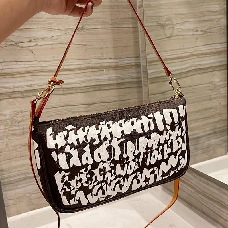 Coloured graffiti printed letters on a brown background Bag Design cool fashion handbag Green Yellow White Purse women's daily pouch
Coloured graffiti printed letters on a brown background Bag Design cool fashion handbag Green Yellow White Purse women's daily pouch