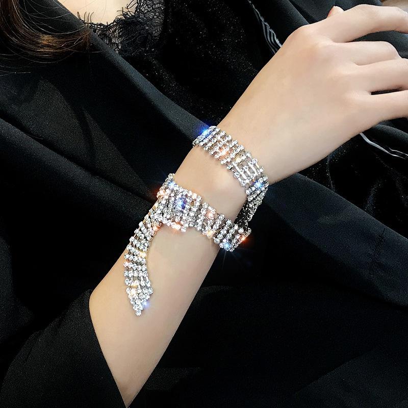 Chokers Full Rhinestone Geometric Crystal Choker Necklaces For Women Splicing Chain Button Long Pendant Statement Jewelry
Chokers Full Rhinestone Geometric Crystal Choker Necklaces For Women Splicing Chain Button Long Pendant Statement Jewelry