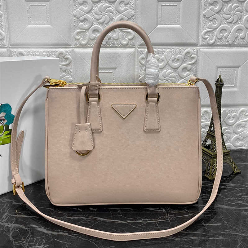 Top Quality Genuine Leather Women Shoulder Bag Chest Pack Lady Tote Messenger Fashion Classic Crossbody Bags Handbags Purses
Top Quality Genuine Leather Women Shoulder Bag Chest Pack Lady Tote Messenger Fashion Classic Crossbody Bags Handbags Purses