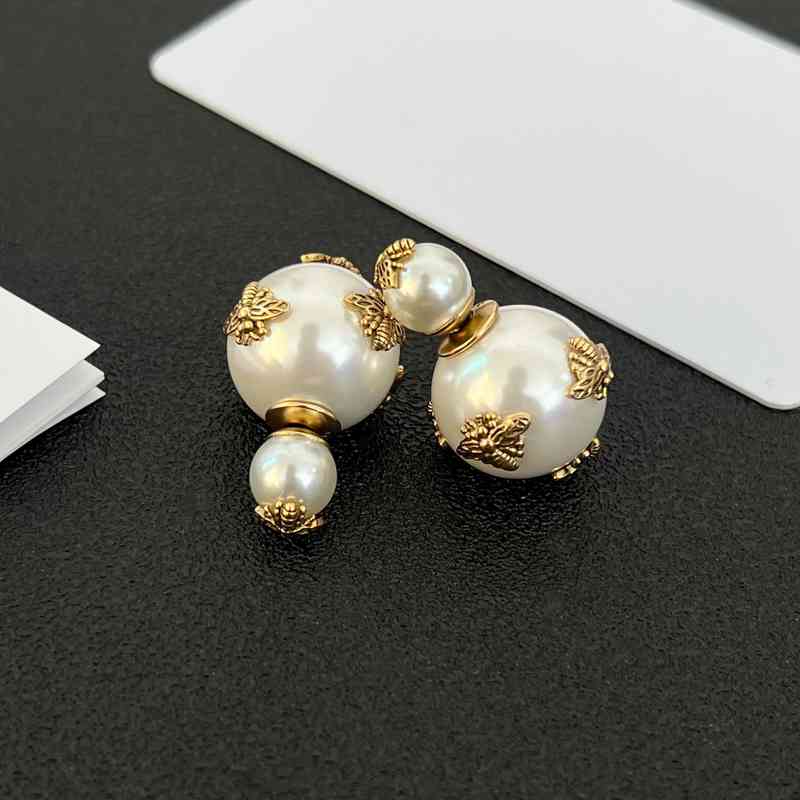 Factory Wholesale new pearl earrings, female minority, bee fairy temperament, back hanging Earrings
Factory Wholesale new pearl earrings, female minority, bee fairy temperament, back hanging Earrings