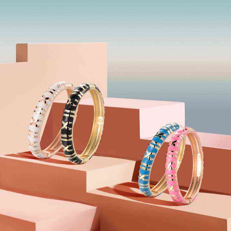 Ujoy Bracelet White in Gold Fashion Accessories Vintage Jewelry Bangle Women Girl Gift Enamel 55b23
Ujoy Bracelet White in Gold Fashion Accessories Vintage Jewelry Bangle Women Girl Gift Enamel 55b23