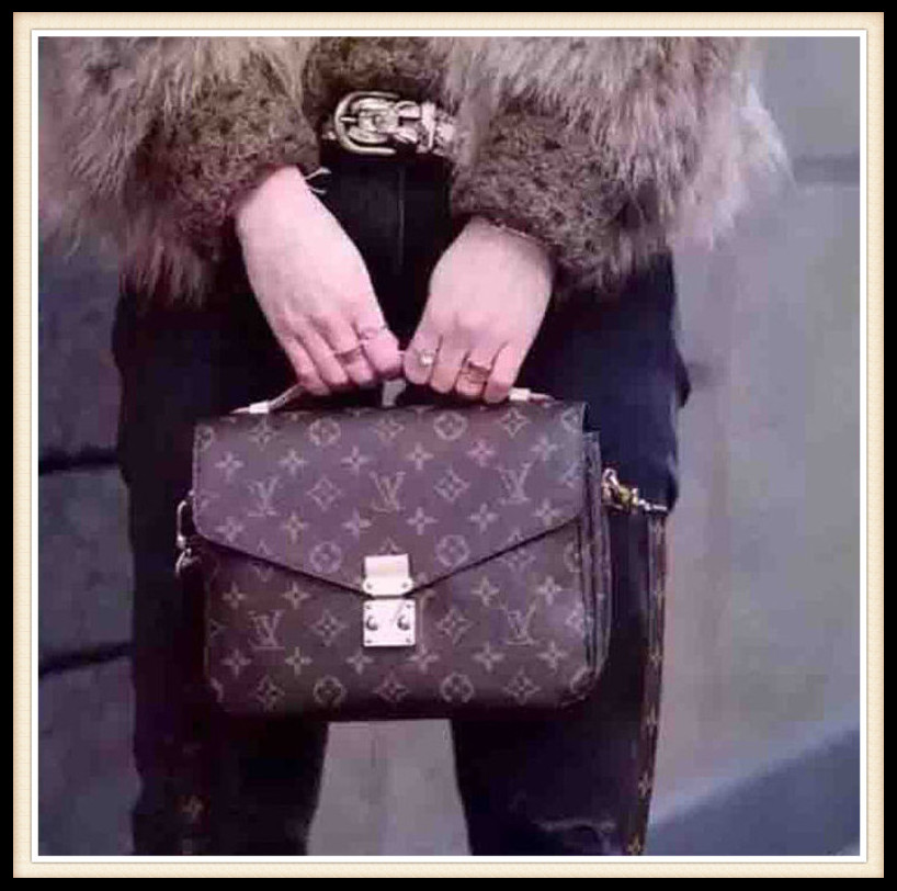 Luxurys bags Messenger Bag Women Totes Fashion LV LOUIS Bags Vintage printing Shoulder Bags classic crossbody bag Vitton 834, Red;black
Luxurys bags Messenger Bag Women Totes Fashion LV LOUIS Bags Vintage printing Shoulder Bags classic crossbody bag Vitton 834, Red;black
