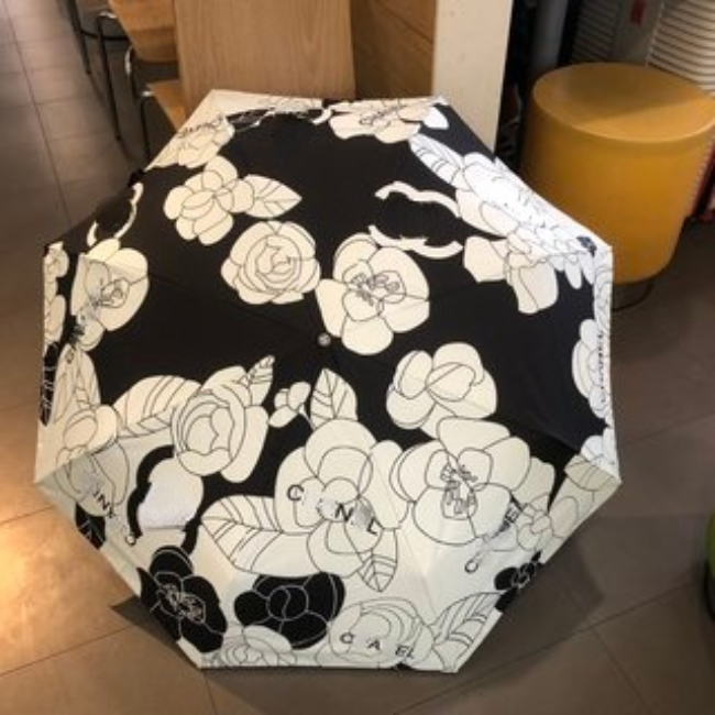 Vintage Outdoor Black Umbrellas Luxury Designer C White Flowers Printing Folding Umbrella Rainy Sun Screen Proof for Women Present
Vintage Outdoor Black Umbrellas Luxury Designer C White Flowers Printing Folding Umbrella Rainy Sun Screen Proof for Women Present
