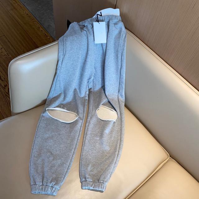The upper body is very fashionable and practical. Wear long legs with visual sense, double waist elastic holed casual pants spring and, Black
The upper body is very fashionable and practical. Wear long legs with visual sense, double waist elastic holed casual pants spring and, Black