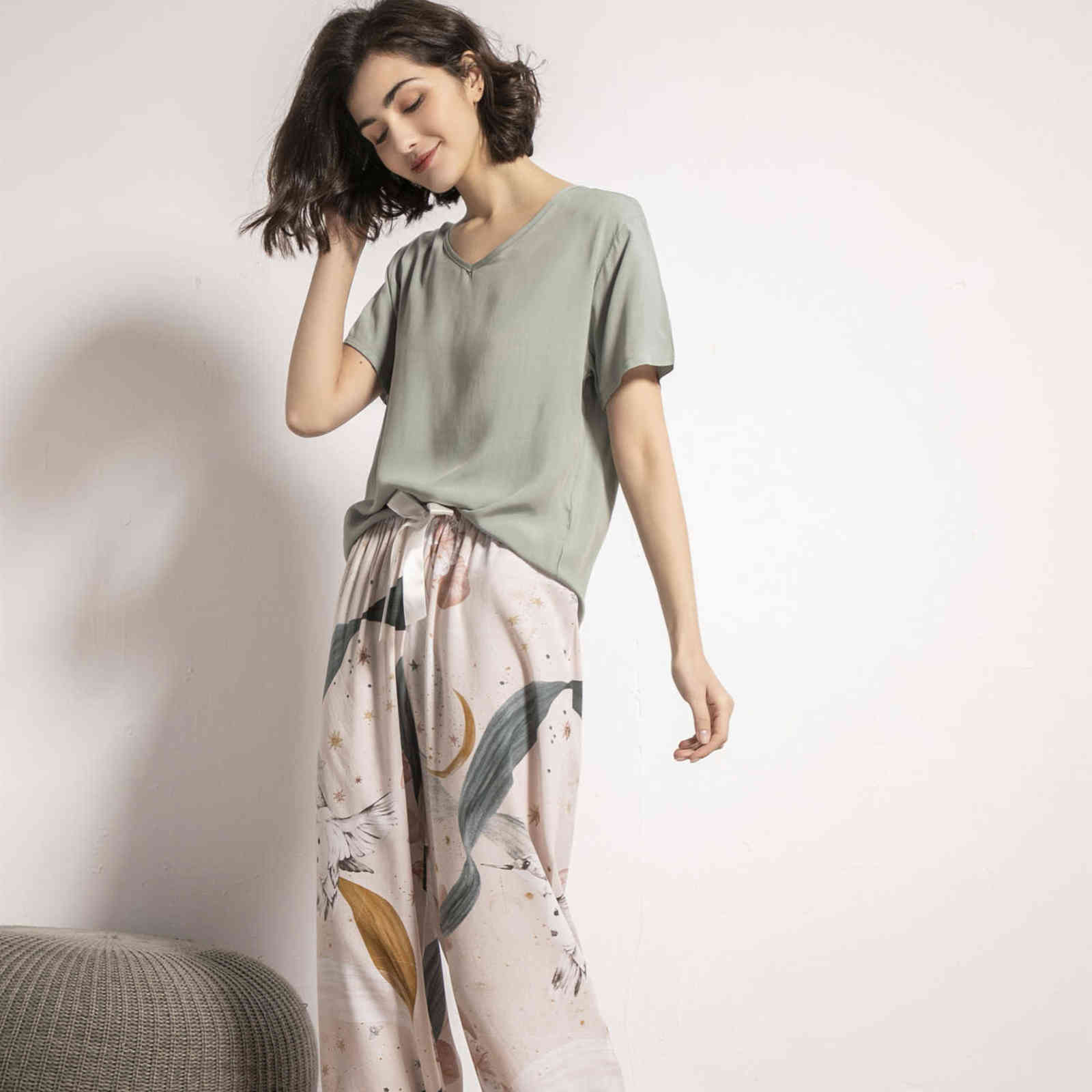 Summer women's V-neck Big Leaf Printed Pajamas Suit Ladies Cotton Silk Simple Style Pajamas Loose Soft Homewear Women 211109, 05
Summer women's V-neck Big Leaf Printed Pajamas Suit Ladies Cotton Silk Simple Style Pajamas Loose Soft Homewear Women 211109, 05