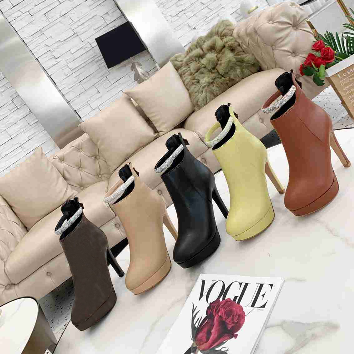 2021 Designer Laureate Women Ankle Boots Luxury Thick High Heels Waterproof Platform Short Boot Solid Color Print Shoes Winter Heel Height 1, Black
2021 Designer Laureate Women Ankle Boots Luxury Thick High Heels Waterproof Platform Short Boot Solid Color Print Shoes Winter Heel Height 1, Black
