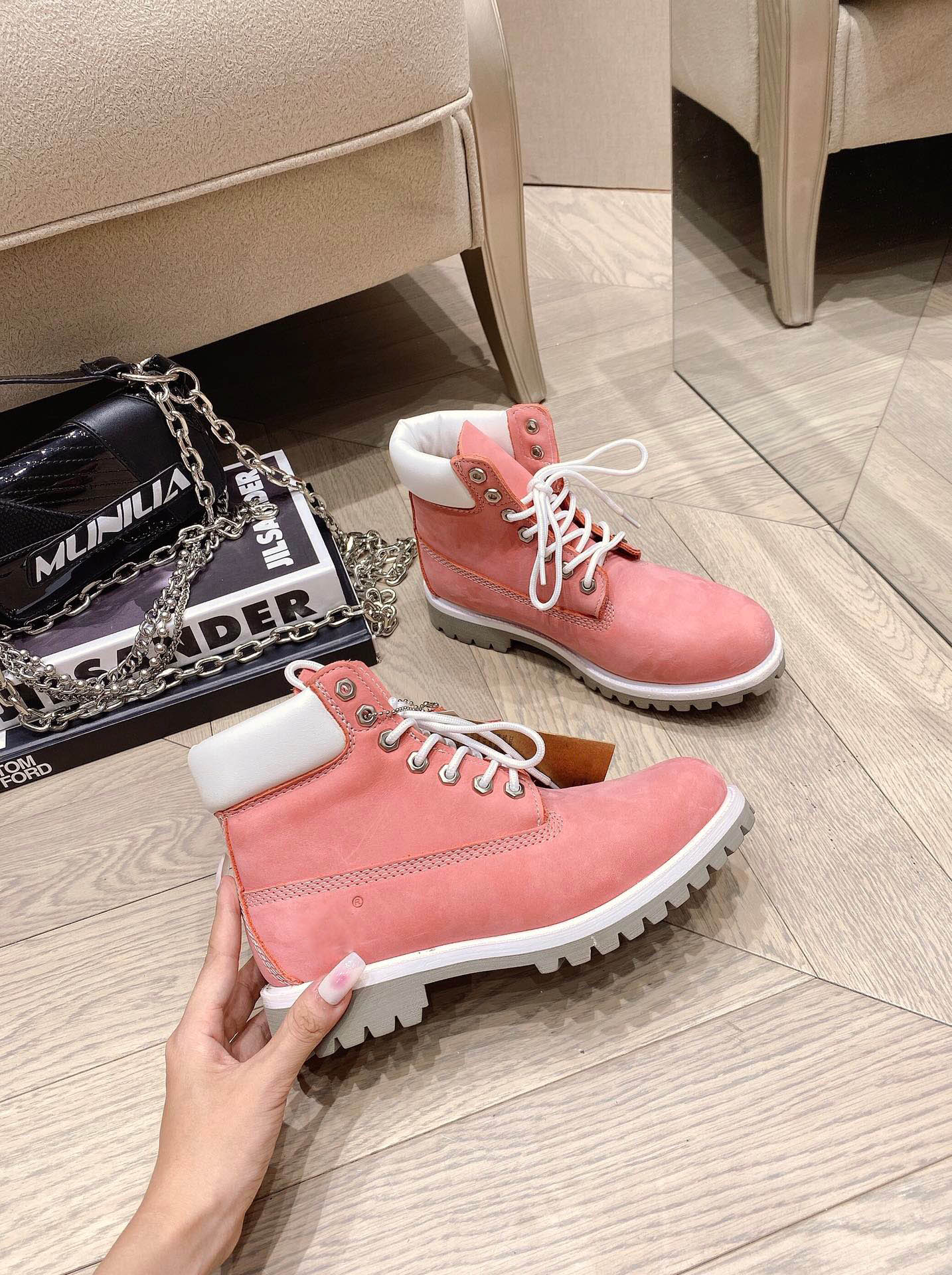 Designer Luxury Boots Wheat Butter Nubuck 8 M Men's Waterproof Work Shoe Booties With Original box, Don´t pay it
Designer Luxury Boots Wheat Butter Nubuck 8 M Men's Waterproof Work Shoe Booties With Original box, Don´t pay it