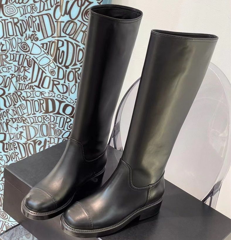 2021 Designer shoes Martin ankle boots Women's shoe classic Embroidery Counter 1:1 High quality 100% calf leather famous bran af1 long tube British style black size us4-9
2021 Designer shoes Martin ankle boots Women's shoe classic Embroidery Counter 1:1 High quality 100% calf leather famous bran af1 long tube British style black size us4-9