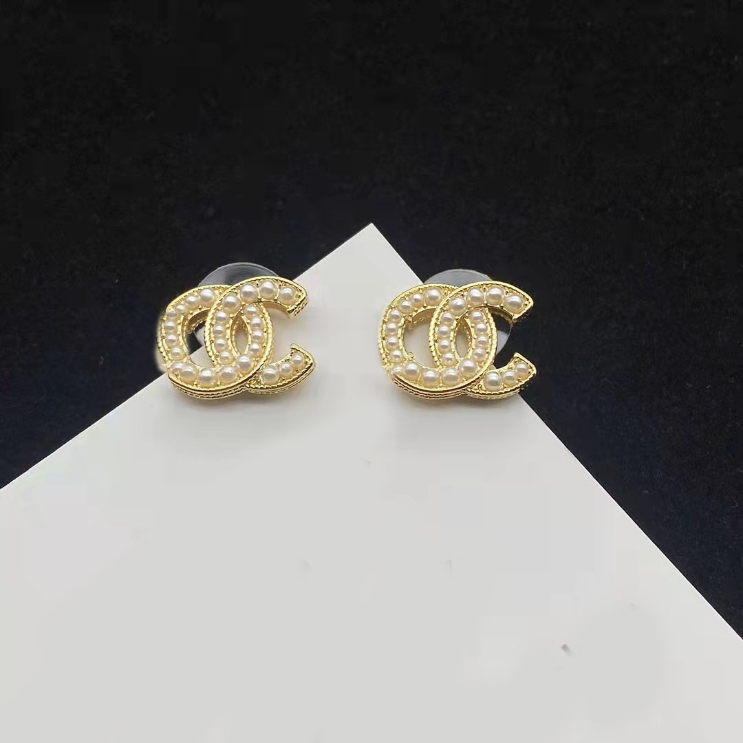 Luxury designer pearl Knot C letter earrings female brass 18k gold plated fashion Earring
Luxury designer pearl Knot C letter earrings female brass 18k gold plated fashion Earring