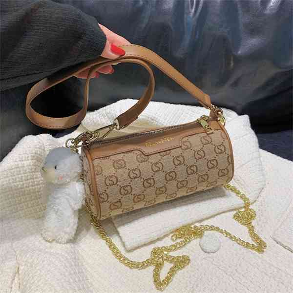 Purse Bag women autumn and winter new Signature canvas cylinder chain strip single shoulder women's messenger bag, White
Purse Bag women autumn and winter new Signature canvas cylinder chain strip single shoulder women's messenger bag, White