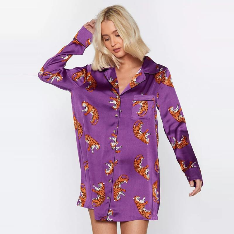Women' Sleepwear Restve Tiger Pattern Home Robe Women Satin Long Sleeve Turn Down Collar Bathrobe Pocket Purple Female Casual Robes Autumn
Women' Sleepwear Restve Tiger Pattern Home Robe Women Satin Long Sleeve Turn Down Collar Bathrobe Pocket Purple Female Casual Robes Autumn