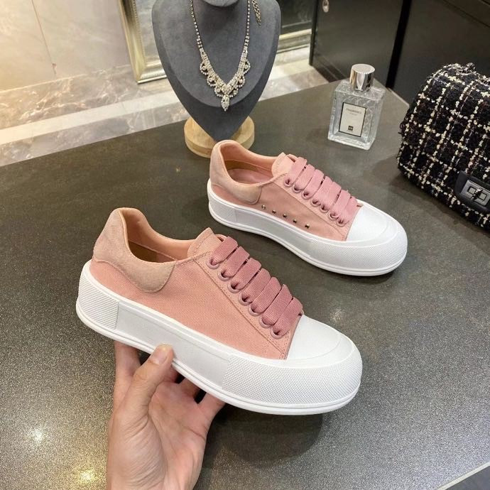 Autumn and winter new style women velvet warm snow boots European and American fashion student shoes fur short boots, 01
Autumn and winter new style women velvet warm snow boots European and American fashion student shoes fur short boots, 01