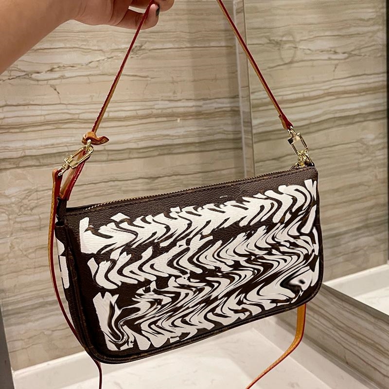 TOP Designer Women Evening Pochette Bag Luxurys Designers Bags Paris Vintage Letters Graffiti Underarm Shoulder Handbag Leather Crossbody, Green
TOP Designer Women Evening Pochette Bag Luxurys Designers Bags Paris Vintage Letters Graffiti Underarm Shoulder Handbag Leather Crossbody, Green