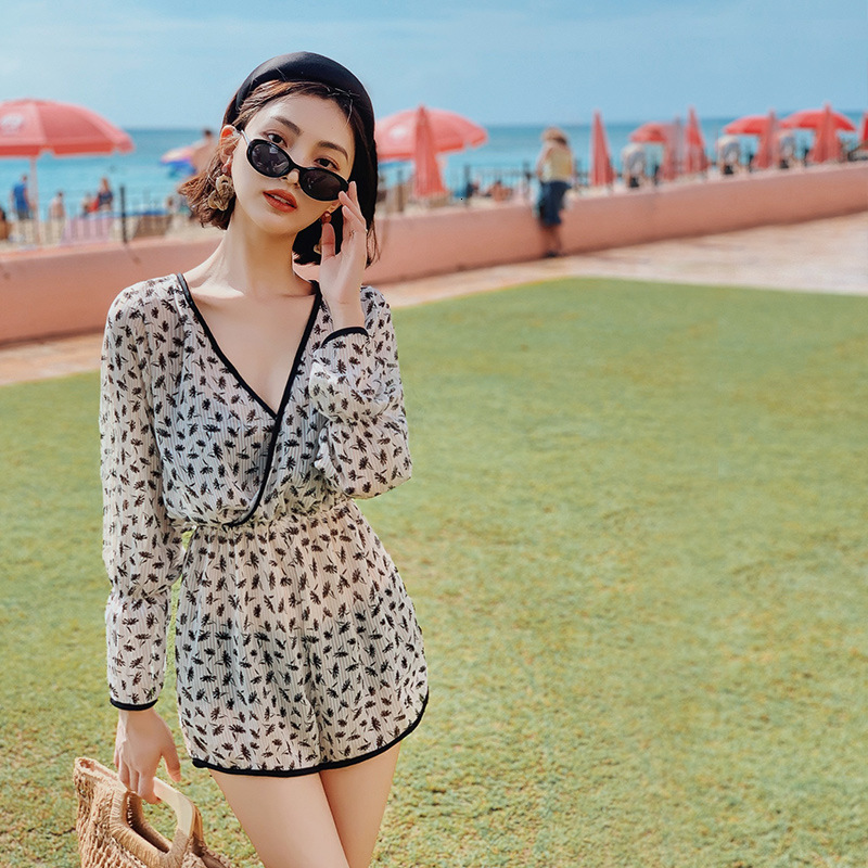 black bikini yimeishan point big chest three piece suit seaside swimsuit women, Black;white
black bikini yimeishan point big chest three piece suit seaside swimsuit women, Black;white
