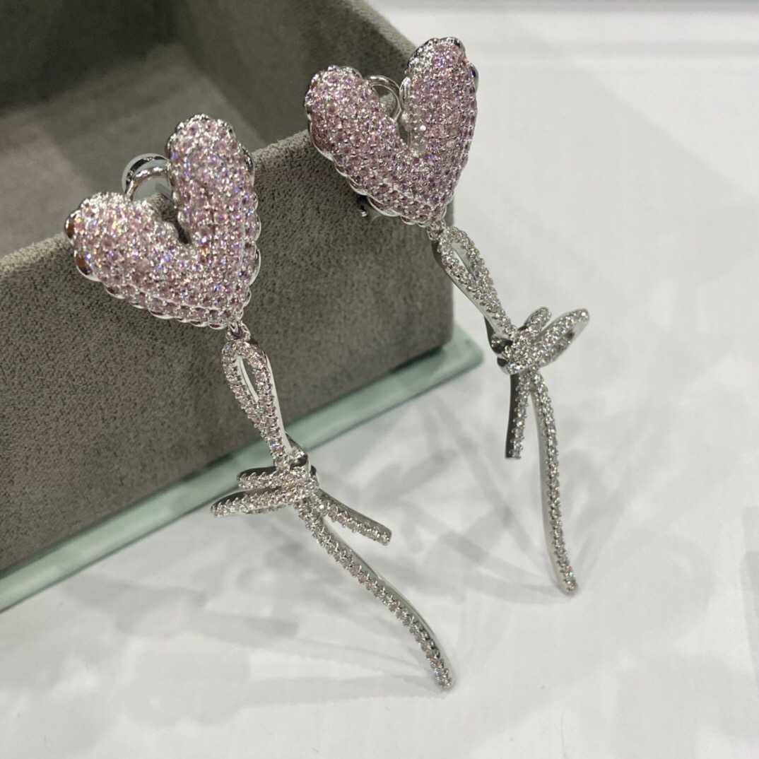 Dangle & ChandelierHEF jewelry original advertisement balloon Earrings female Qiao Xin same love Earrings 925 Sterling Silver
Dangle & ChandelierHEF jewelry original advertisement balloon Earrings female Qiao Xin same love Earrings 925 Sterling Silver
