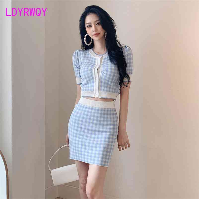 LDYRWQY Korean Fashion Retro Plaid Knit Short Top + High Waist Half-length Hip Skirt Two-Piece Set Office Lady 210603, Pink
LDYRWQY Korean Fashion Retro Plaid Knit Short Top + High Waist Half-length Hip Skirt Two-Piece Set Office Lady 210603, Pink