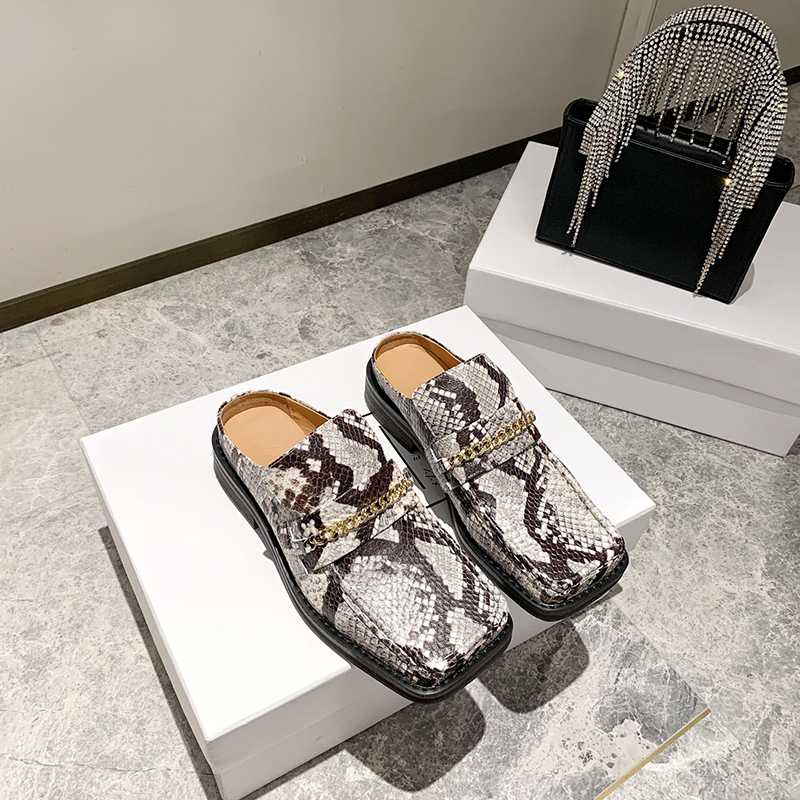 Embossing Genuine Leather Women Casual Half Slippers Shoe Sandals Designer Lady Brand Leisure Moccasins Sandal Good Quality Style3, Style1
Embossing Genuine Leather Women Casual Half Slippers Shoe Sandals Designer Lady Brand Leisure Moccasins Sandal Good Quality Style3, Style1