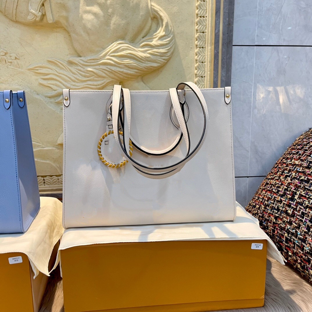 Top Cowhide Gradient Onthego Totes Handbags Shoulder Shopping Bags Luxurys Designers Lady Purse Bag Vintage 3D Relief Print Women Fashion Me
Top Cowhide Gradient Onthego Totes Handbags Shoulder Shopping Bags Luxurys Designers Lady Purse Bag Vintage 3D Relief Print Women Fashion Me