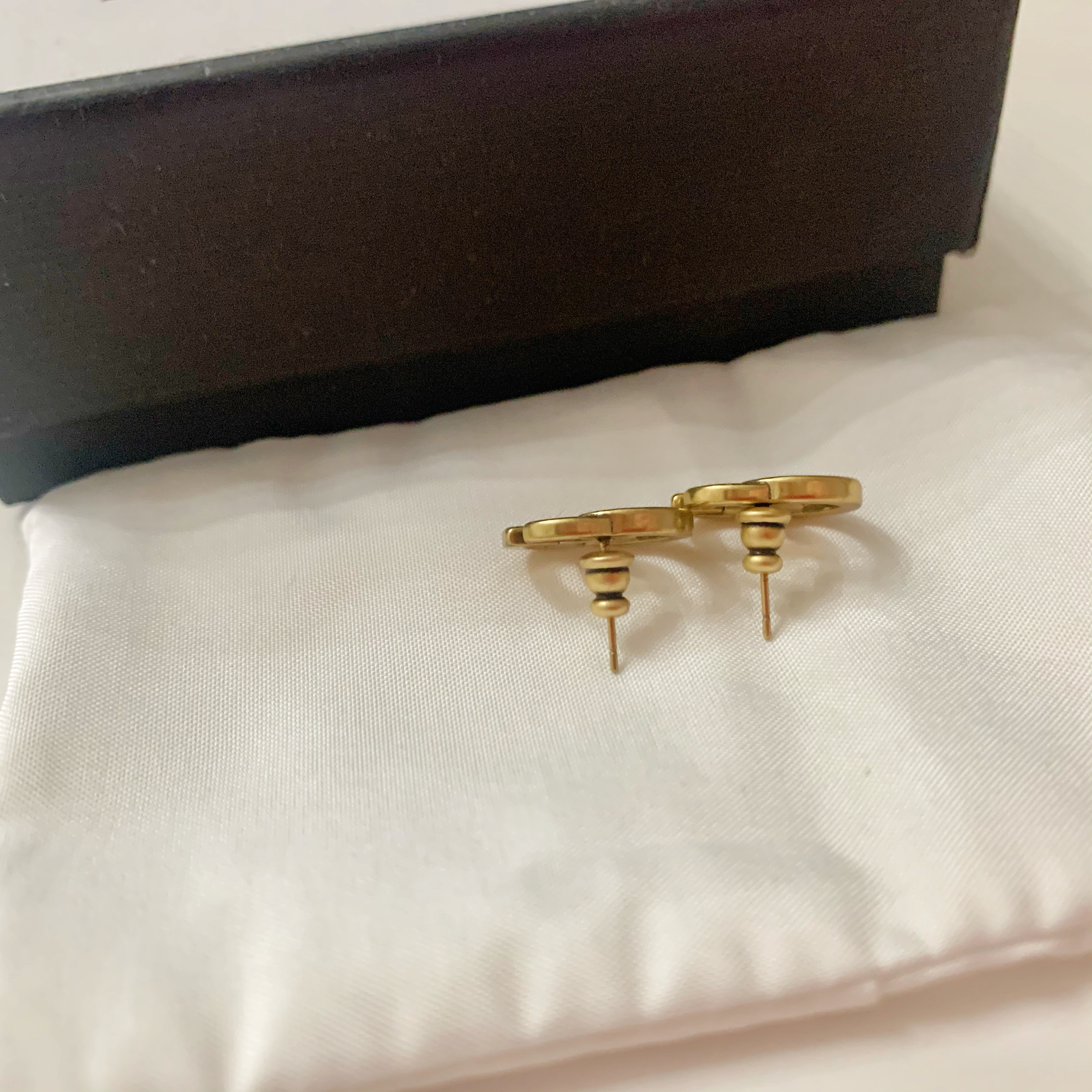 Fashion Stud Earrings Designer Classic Style Letter earrings aretes woman party wedding lovers gift jewelry with box
Fashion Stud Earrings Designer Classic Style Letter earrings aretes woman party wedding lovers gift jewelry with box