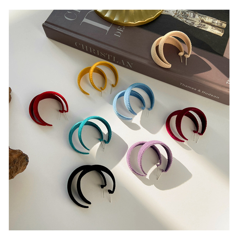 S925 Silver Needle Flocking Color Velvet Ring Ear Stud Woman High-end Dangle Earrings Vintage Fashion Jewelry
S925 Silver Needle Flocking Color Velvet Ring Ear Stud Woman High-end Dangle Earrings Vintage Fashion Jewelry
