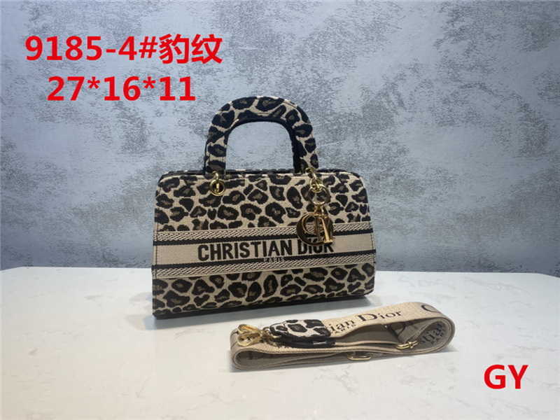 A Luxurys Designers womens crossbody bags Genuine handbags purses lady tote Purse 9184 Fashion shoulder bag GGLVLouis
Vitto
A Luxurys Designers womens crossbody bags Genuine handbags purses lady tote Purse 9184 Fashion shoulder bag GGLVLouis
Vitto