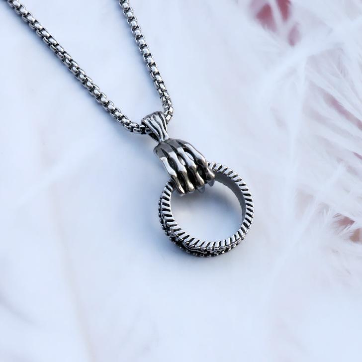 Pendant Necklaces Fashion Retro Silvery Tide Men And Women Personality Gothic Punk Style Skull Hand Grip Ring Wholesale
Pendant Necklaces Fashion Retro Silvery Tide Men And Women Personality Gothic Punk Style Skull Hand Grip Ring Wholesale