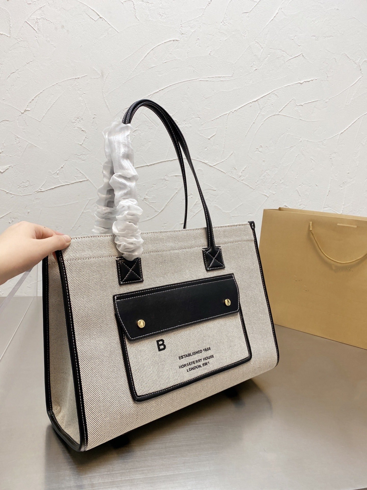 yisykiy Classic Tote Shopping Bag Famous Handbag Stripe Large Capacity Package B Letter Shoulder Retro High Quality Temperament Women Bags, 02
yisykiy Classic Tote Shopping Bag Famous Handbag Stripe Large Capacity Package B Letter Shoulder Retro High Quality Temperament Women Bags, 02
