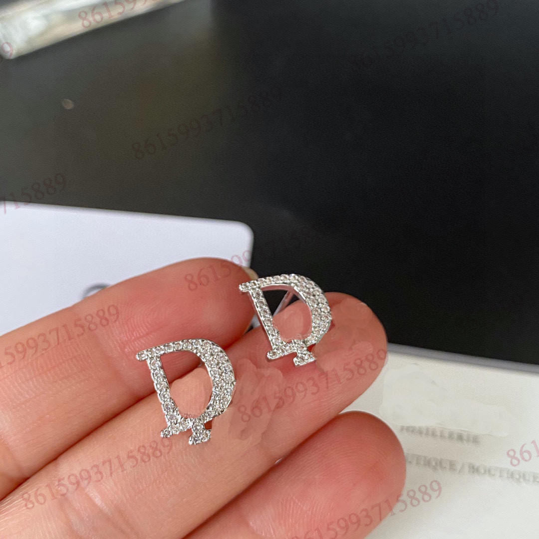 Letter Simple Stud Earrings dr womens earrings charm Simple and elegant women hoop hugie female Tassel earring new fashion jewelry
Letter Simple Stud Earrings dr womens earrings charm Simple and elegant women hoop hugie female Tassel earring new fashion jewelry