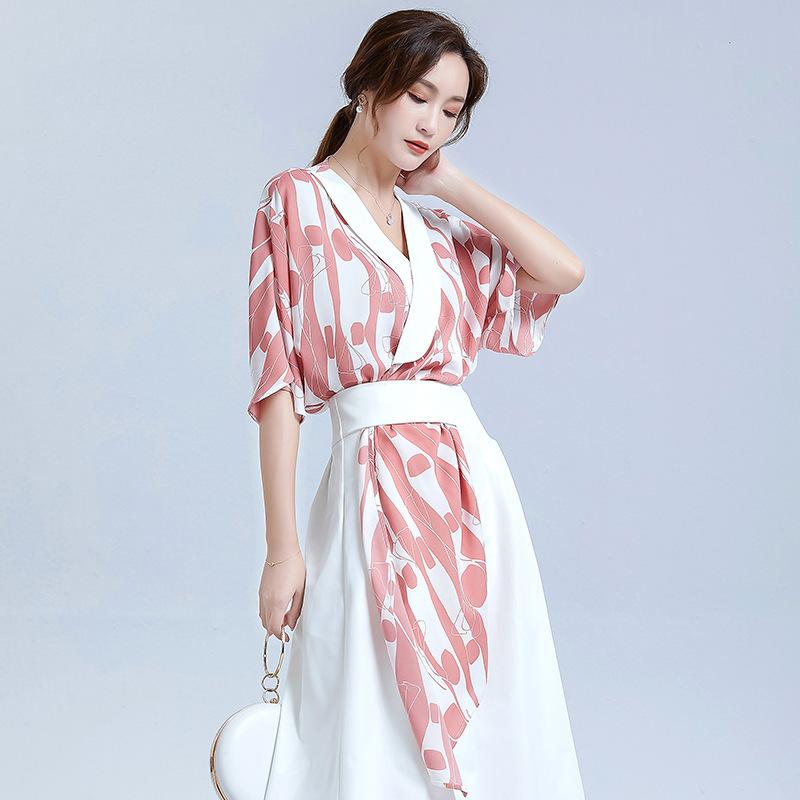 Women's Blouses & Shirts Printing Irregular V-neck Chiffon Unlined Upper Garment To 5 Minutes Of Sleeve Without Hitting Scene Play Blouse, Black
Women's Blouses & Shirts Printing Irregular V-neck Chiffon Unlined Upper Garment To 5 Minutes Of Sleeve Without Hitting Scene Play Blouse, Black