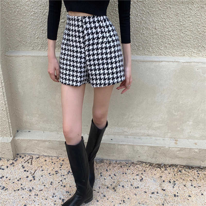 Colorfaith Autumn Winter Women Shorts Wide Leg High Waist Fashionable Woolen Tweed Checkered Lady Trousers P1257 210714