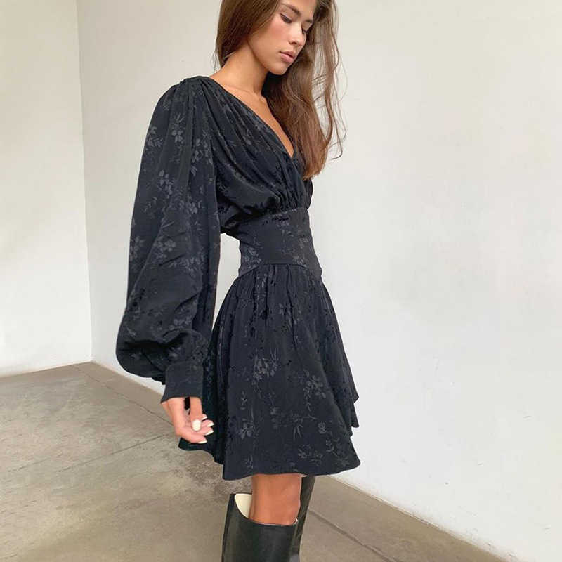 DEAT Spring Long Lantern Sleeve V Neck Black Embroidery Ruffles Short Mini Pleated Dress Women MH692 210709