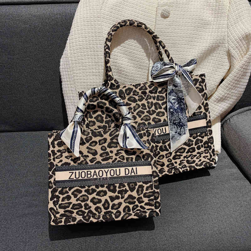 Handbag Minority Light Luxury Women's Bag 2021 Leopard Pattern Old Flower Tote Large Capacity Shopping One Shoulder
Handbag Minority Light Luxury Women's Bag 2021 Leopard Pattern Old Flower Tote Large Capacity Shopping One Shoulder