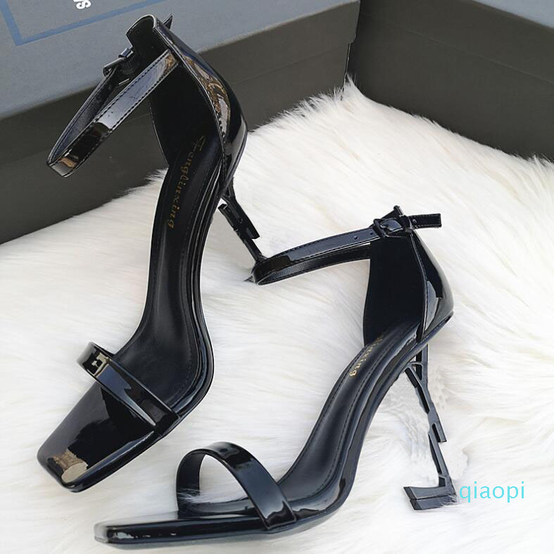 Classics Women shoes heels Sandals fashion Beach Thick bottom Dress Shoe Alphabet lady Sandal Leather High heel lides
Classics Women shoes heels Sandals fashion Beach Thick bottom Dress Shoe Alphabet lady Sandal Leather High heel lides