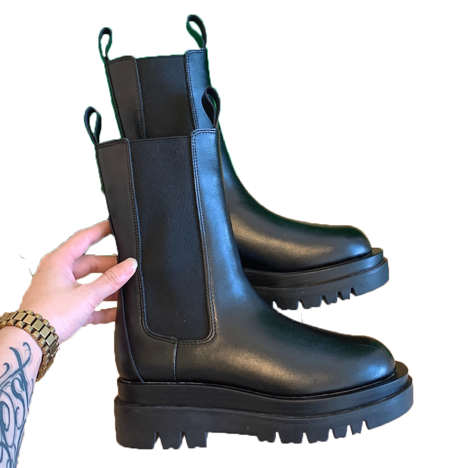 Designer Women's designer LUG boot black leather round toe rubber platform ankle boots 2022
Designer Women's designer LUG boot black leather round toe rubber platform ankle boots 2022