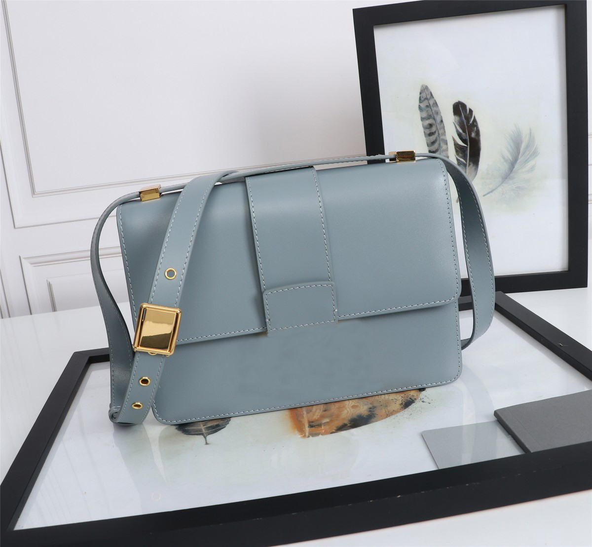 Classic Womens buckle Embossed 30 Montaigne Crossbody bag Leather shoulder handbags Adjustable removable strap flap purse
Classic Womens buckle Embossed 30 Montaigne Crossbody bag Leather shoulder handbags Adjustable removable strap flap purse