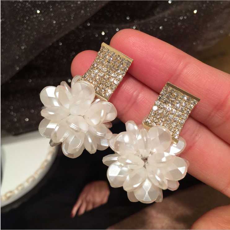 Dangle & Chandelier White Flower Earrings Temperament Exaggerated Spring Super Flash Full Of Zircon
Dangle & Chandelier White Flower Earrings Temperament Exaggerated Spring Super Flash Full Of Zircon