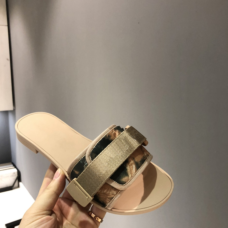 2021 summer slippers Luxurys slides Women Fashion Flat Slide Flip Flops Men high quality Womens Webbing designers sandals tpu silde mens with box Size 35-42
2021 summer slippers Luxurys slides Women Fashion Flat Slide Flip Flops Men high quality Womens Webbing designers sandals tpu silde mens with box Size 35-42