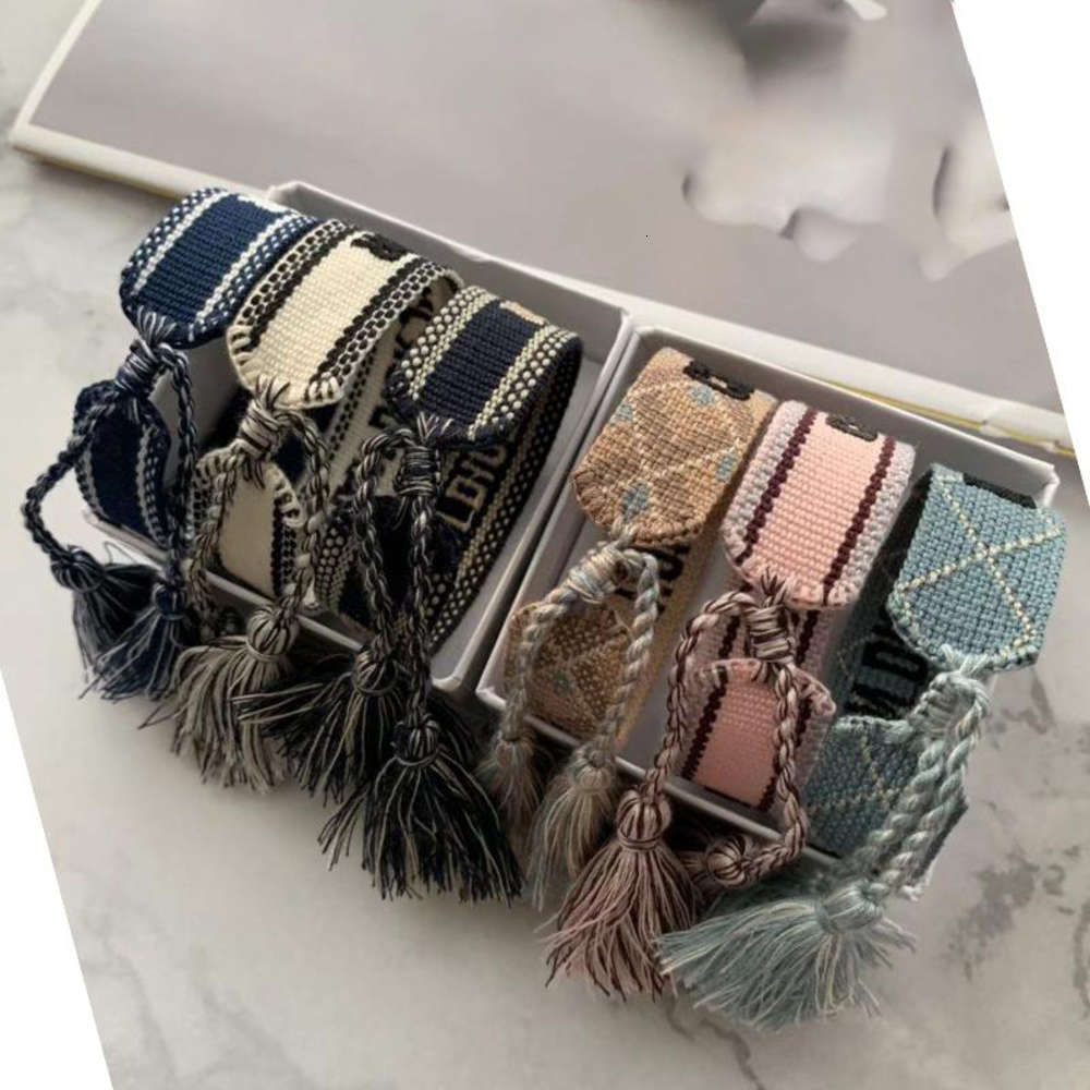 Luxury Designer Jewelry Women Men Bracelets Fashion Braided Tassel Bracelet Style High Quality Embroidered Lovers Bracelets Gift Party, Golden;silver
Luxury Designer Jewelry Women Men Bracelets Fashion Braided Tassel Bracelet Style High Quality Embroidered Lovers Bracelets Gift Party, Golden;silver