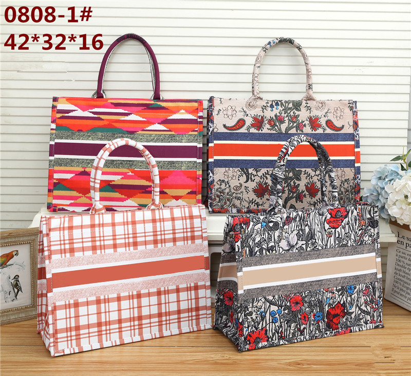 Embroidered plaid pattern bags large capacity luxury shopping bag handbag handbags for women handmade double-sided flower, Freight dhl
Embroidered plaid pattern bags large capacity luxury shopping bag handbag handbags for women handmade double-sided flower, Freight dhl